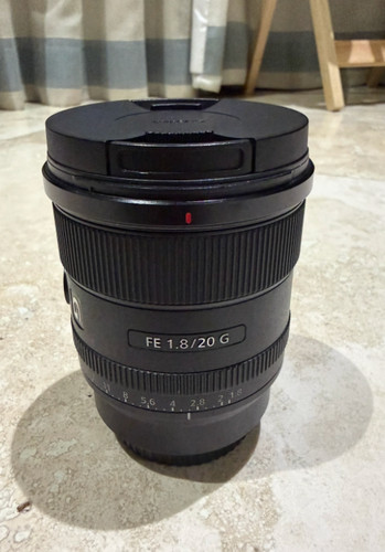 Sony 20mm 8 g - f/1.8, master