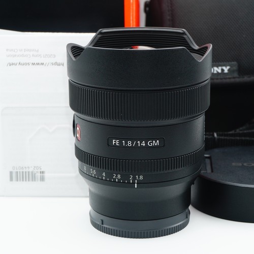 Near mint sony 14mm - mint",